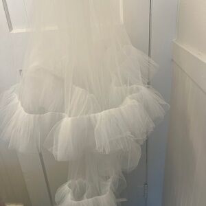 Ruffle Fingertip Ivory Tulle Veil